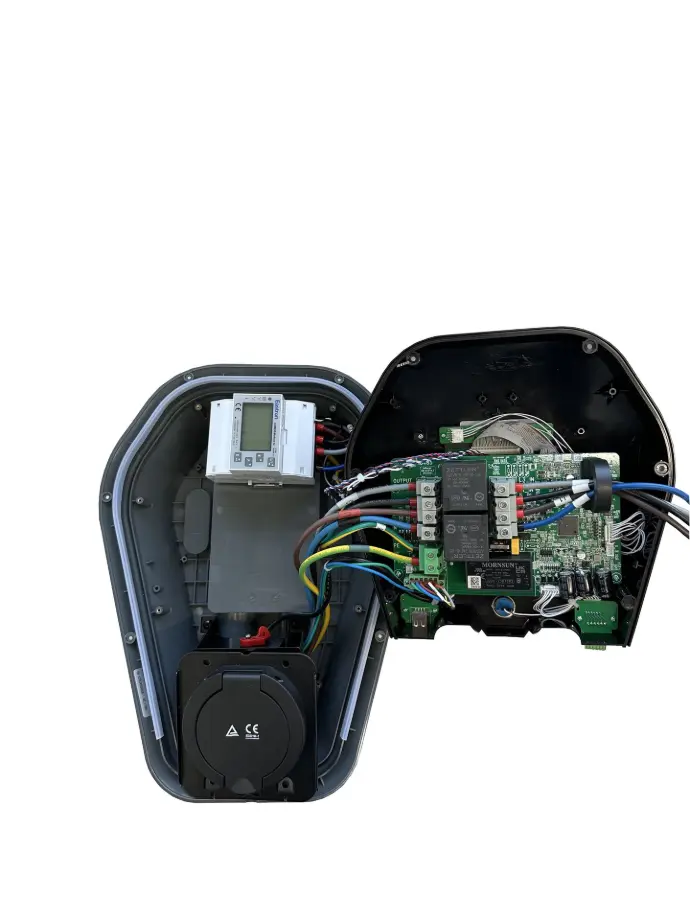 AC-Wallbox Alien 22KW, Innenansicht mit Elektronik und Anschlussklemmen